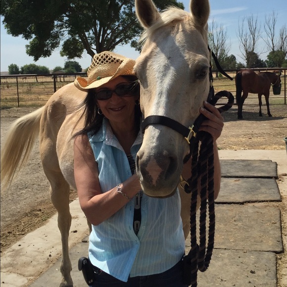 Hi, I’m Desi. I have a passion for horses. - Picture 5 of 11